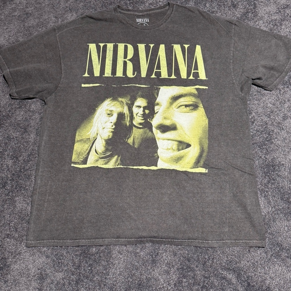 NIRVANA Charcoal Band Shirt with Yellow Graphic Mens Oversized S/M